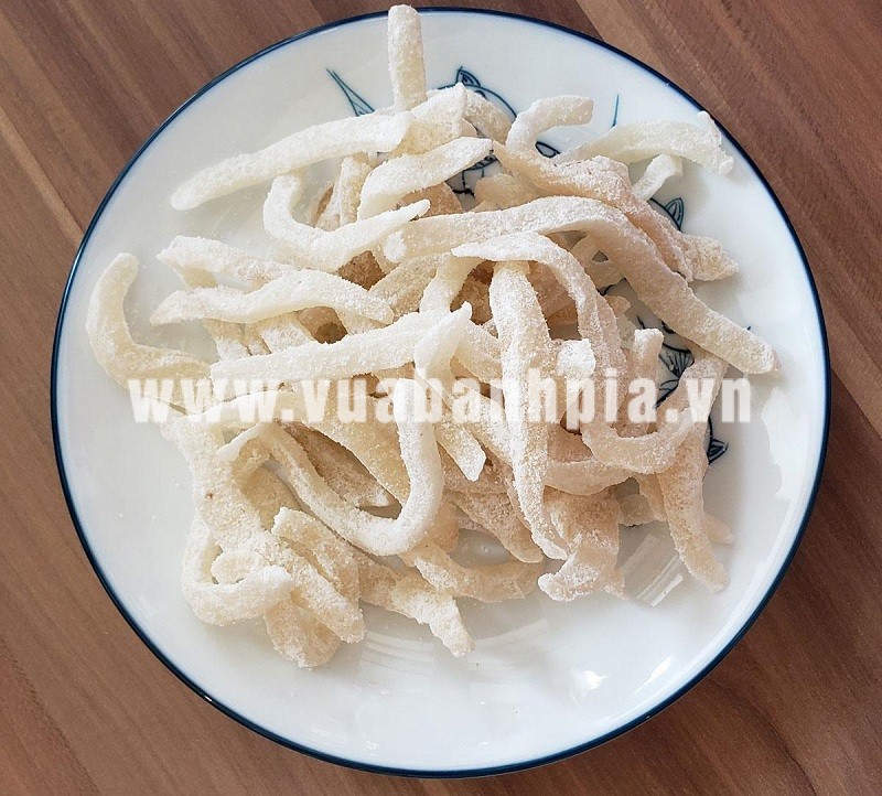 Mứt dừa non làm đậm thêm hương vị ngày Tết Nguyên đán